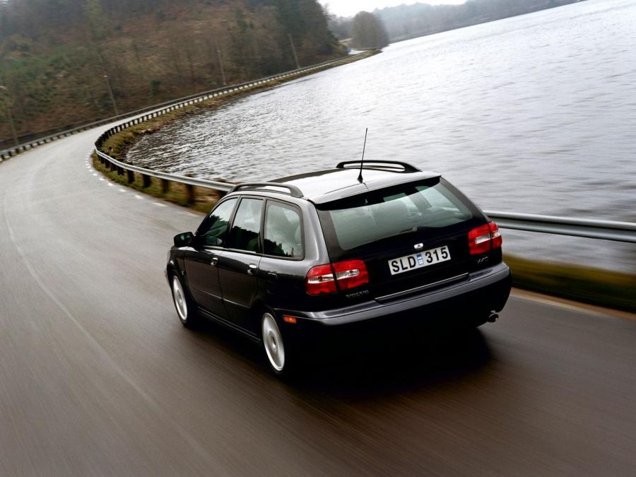  Volvo V40 2002 года  (фото 7 из 7)